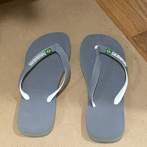 Brazilian Flip Flops in Grey
